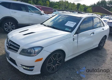 2014 Mercedes-Benz C 300 Luxury 4Matic/Sport 4Matic из США, поврежденный, VIN WDDGF8ABXEG205017